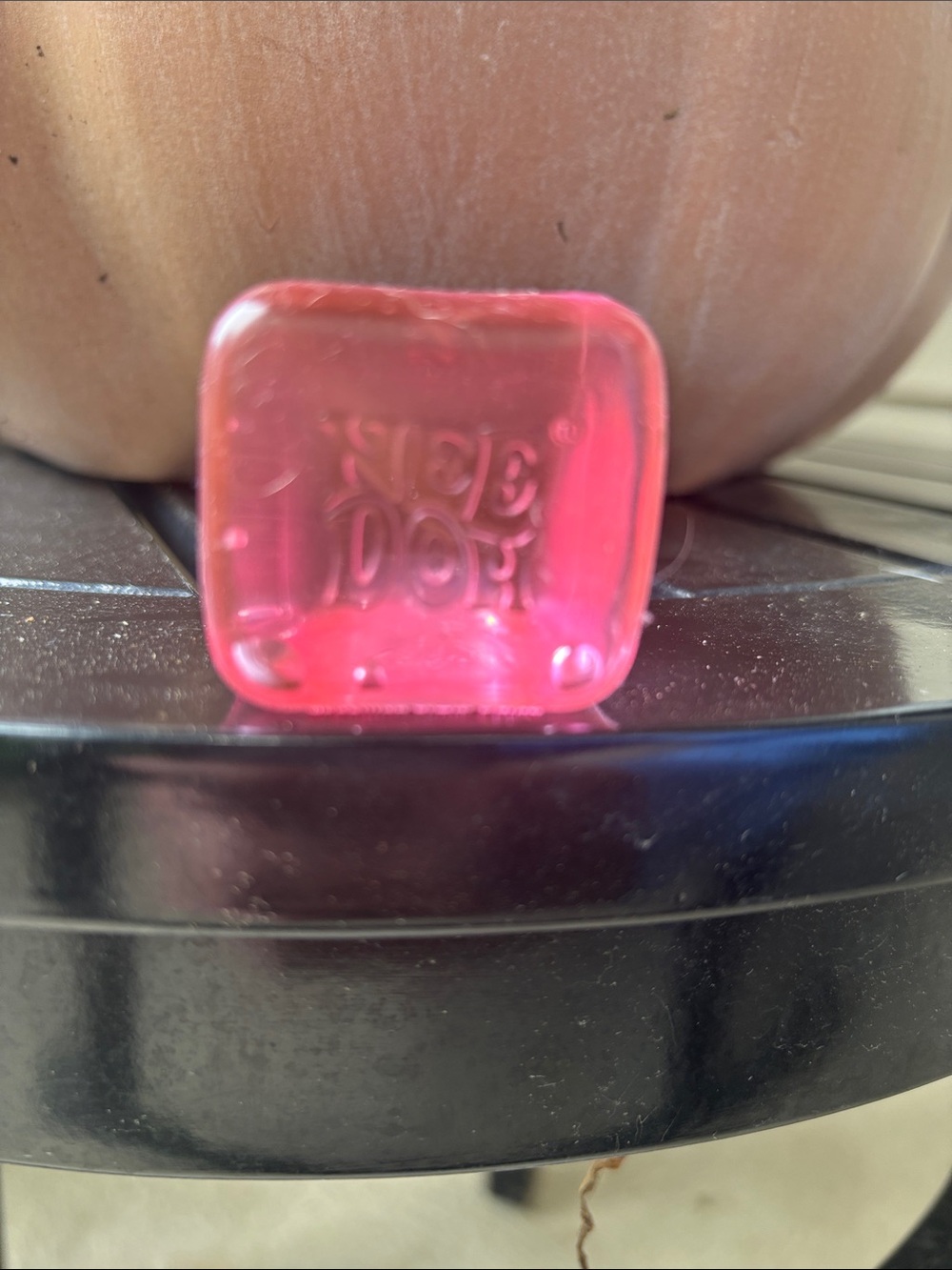 Mini pink ice cube needoh